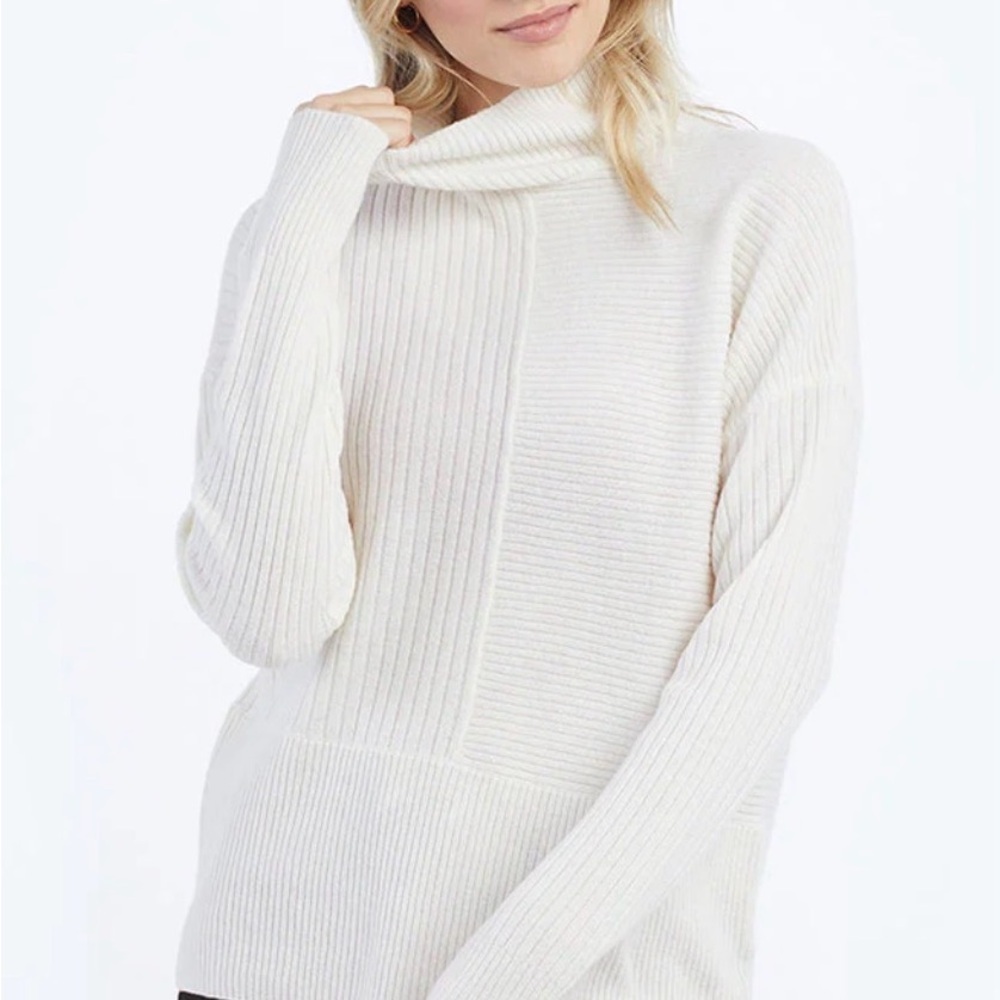 Summersalt Cozy White Turtleneck Sweater Cashmere Wool Blend Minimalist
